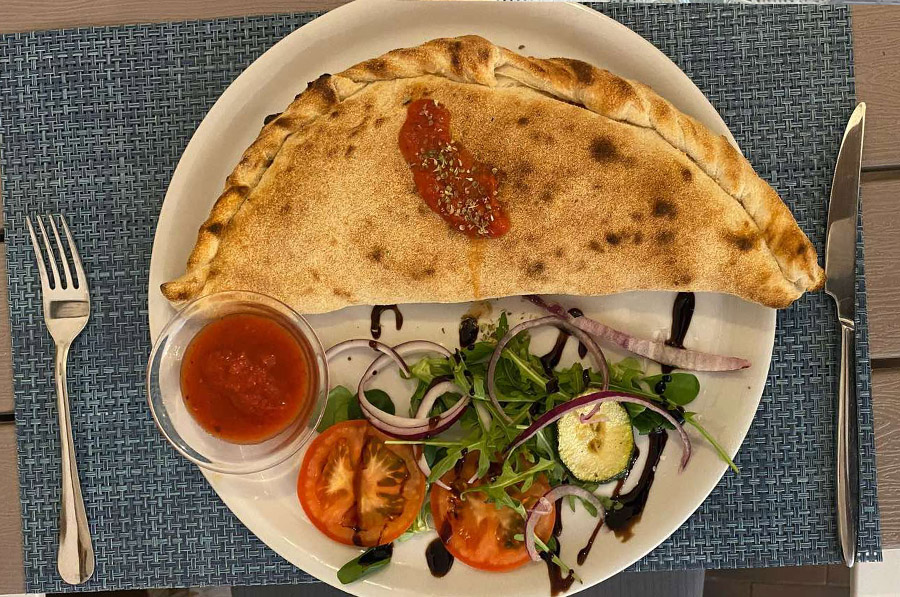 Pizza Calzone (gefaltet)